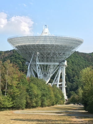 Effelsberg’s radio telescope seen from the visitor’s center
